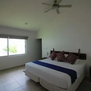 White House 10 Orchids Cancún